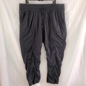 The North Face navy Ruched Athletic Drawstring Pants Women’s size 3X